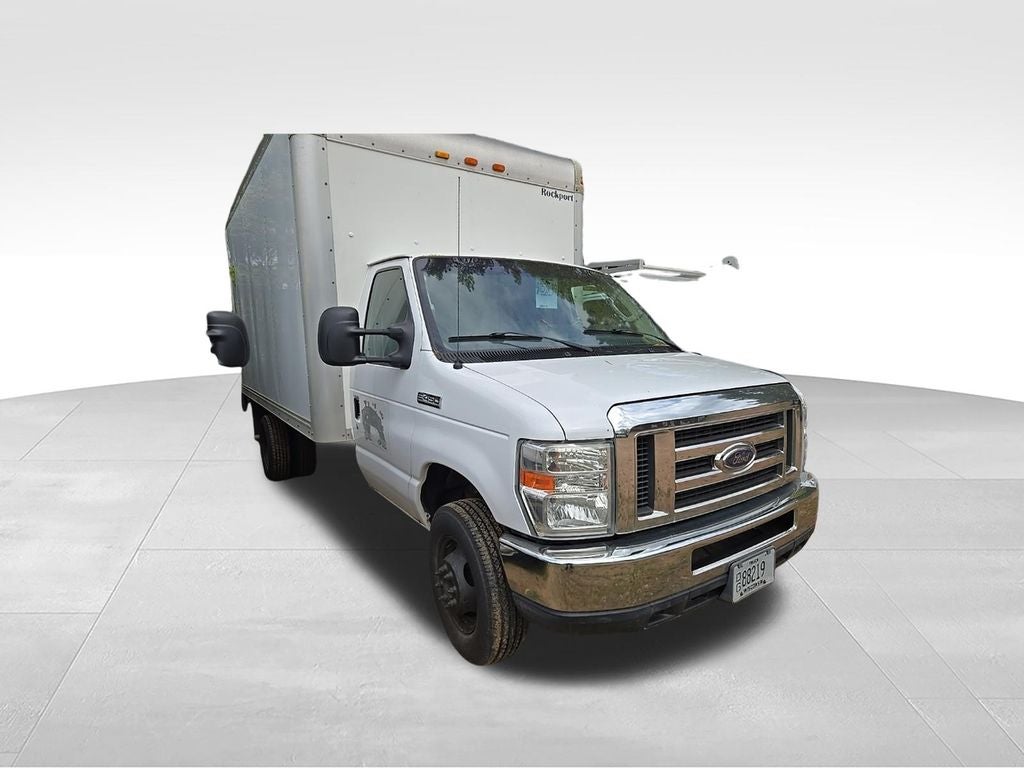 2014 Ford E-450SD Base DRW