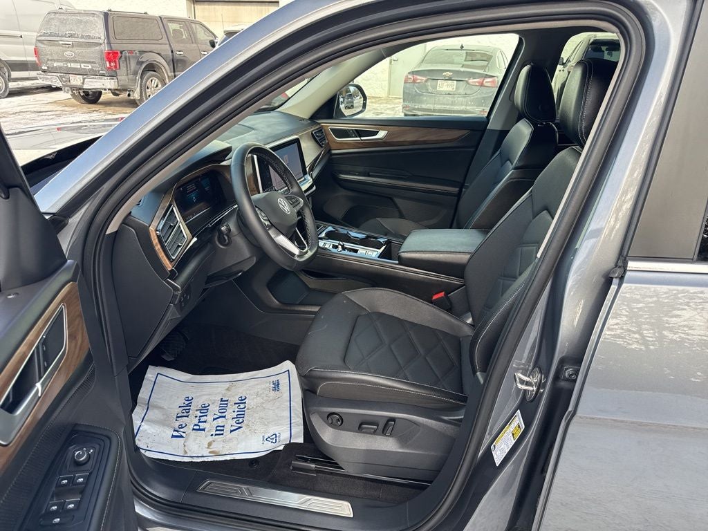 2025 Volkswagen Atlas 2.0T SE w/Technology