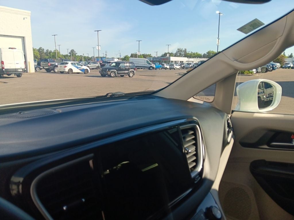 2022 Chrysler Pacifica Touring L