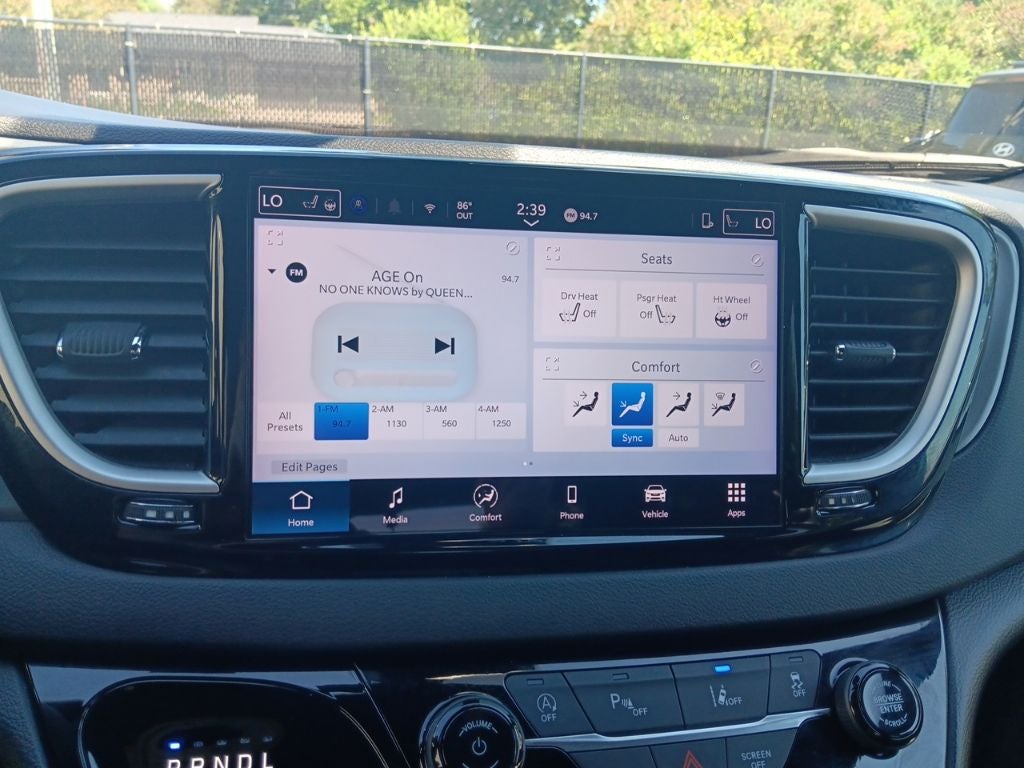 2025 Chrysler Pacifica Select