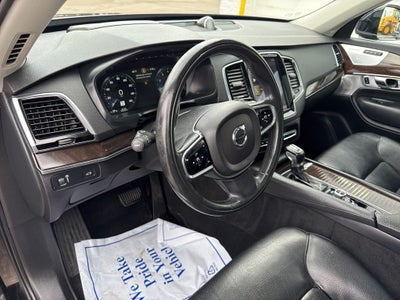 2016 Volvo XC90 T6 Momentum