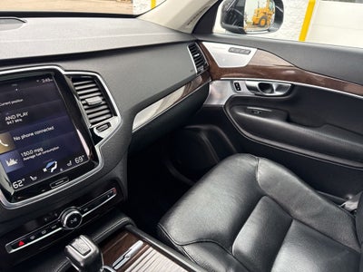 2016 Volvo XC90 T6 Momentum