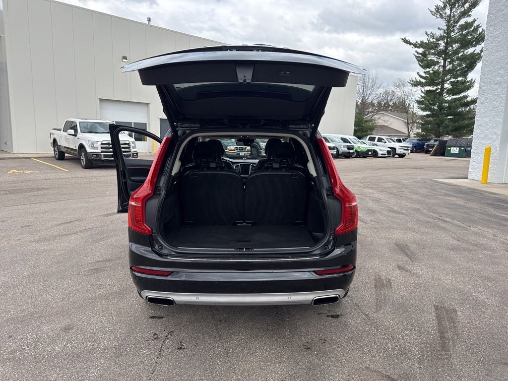 2016 Volvo XC90 T6 Momentum